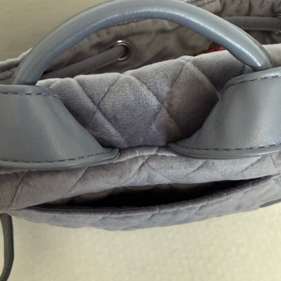 Vera Bradley Quilted Gray Velour/Velvet Drawstring Backpack Bag - Picture 10 of 13